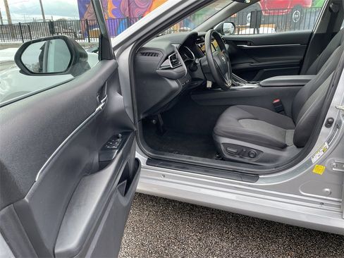 Used 2019 Toyota Camry LE image 14
