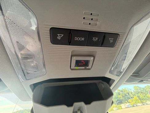 Used 2025 Toyota RAV4 XLE AWD/4WD image 18