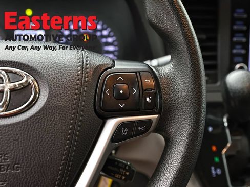 Used 2020 Toyota Sienna L FWD image 15