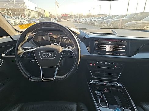 Used 2022 Audi e-tron GT Prestige w/ Prestige Package image 2