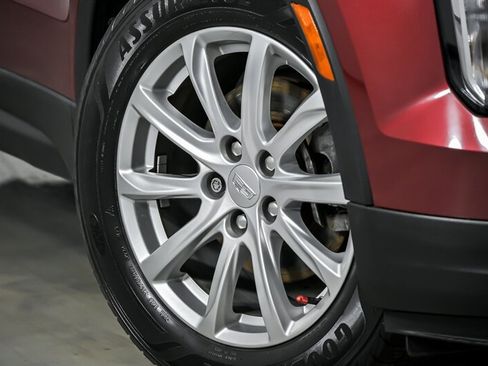 Used 2019 Cadillac XT4 Luxury w/ Cold Weather Package AWD/4WD image 3