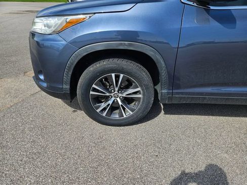 Used 2019 Toyota Highlander Plus FWD image 28