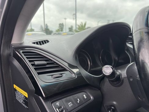 Used 2016 Hyundai Azera FWD image 17