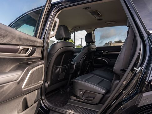 Used 2023 Kia Telluride LX AWD/4WD image 17