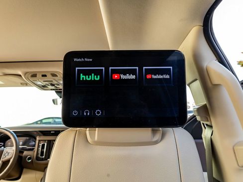 Used 2024 GMC Yukon XL Denali w/ Advanced Technology Package image 32