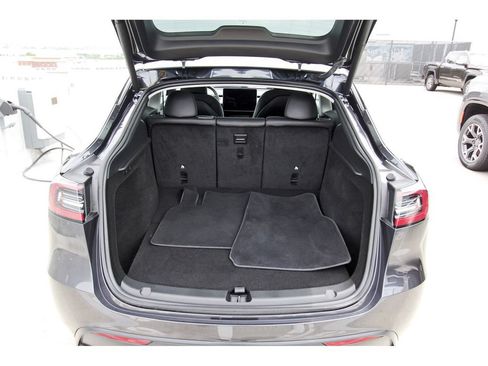 Used 2024 Tesla Model Y Long Range RWD image 22