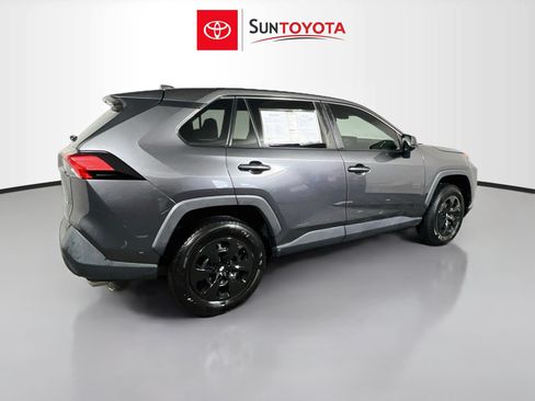 Used 2022 Toyota RAV4 LE FWD image 4