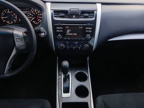 Used 2015 Nissan Altima 2.5 S w/ Special Edition Package FWD image 3