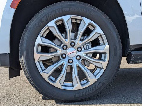 Used 2021 GMC Yukon Denali w/ Denali Premium Package AWD/4WD image 28