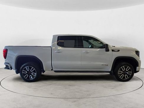 Used 2023 GMC Sierra 1500 AT4 w/ Technology Package AWD/4WD image 4