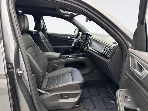 Used 2024 Volkswagen Atlas Cross Sport SEL R-Line AWD/4WD image 9