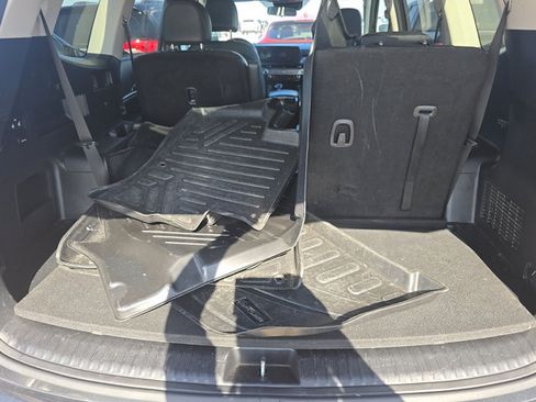 Used 2023 Kia Telluride S w/ S Sunroof Package FWD image 5