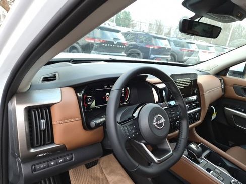 New 2025 Nissan Pathfinder Platinum image 26