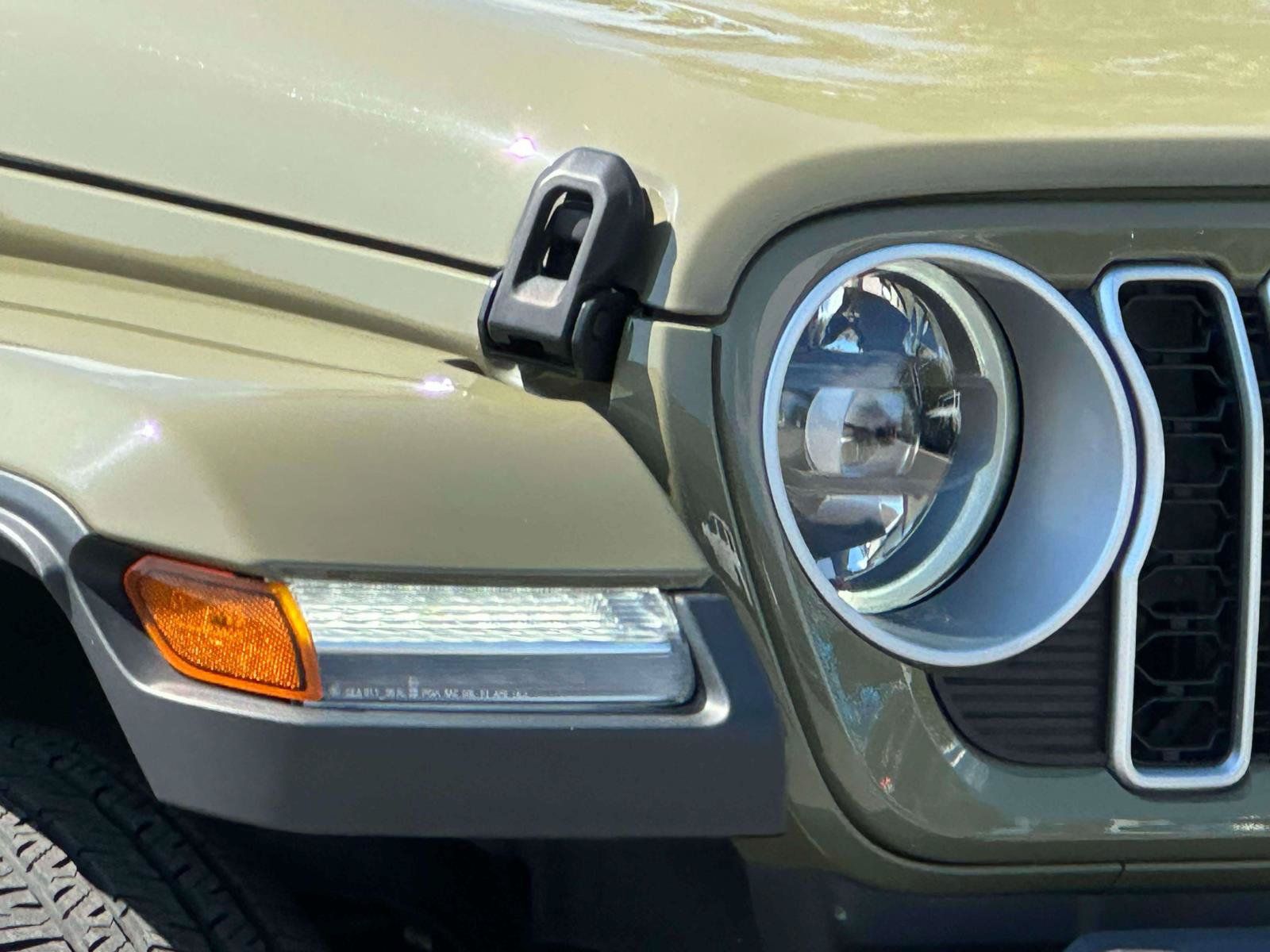 Used 2025 Jeep Wrangler Unlimited Sahara w/ Safety Group AWD/4WD image 8