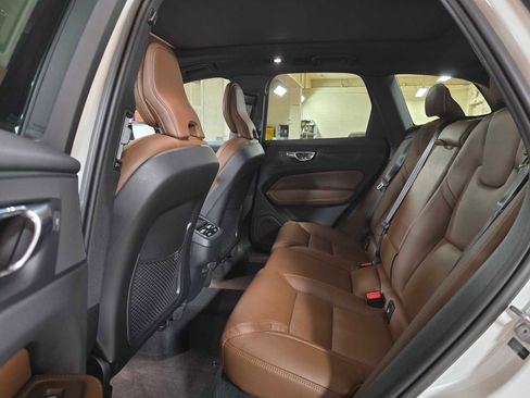 Used 2023 Volvo XC60 B5 Ultimate w/ Climate Package image 16