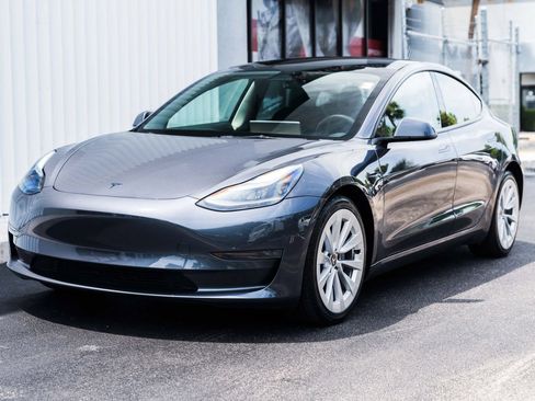 Used 2023 Tesla Model 3 Standard Range RWD image 3