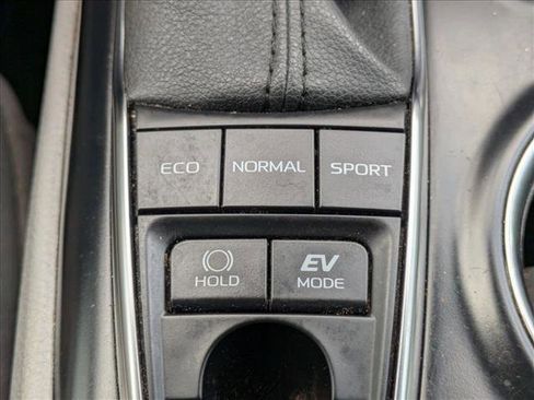 Used 2020 Toyota Camry XLE image 15