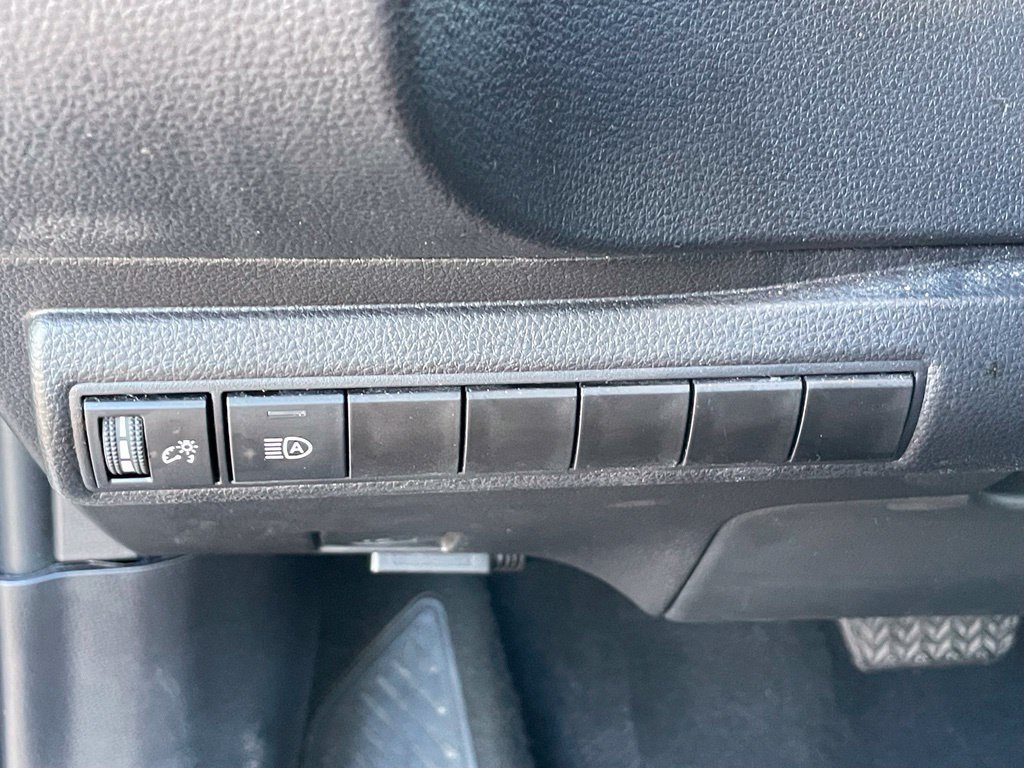 Used 2025 Toyota Corolla LE FWD image 12