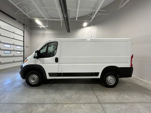 Used 2025 RAM ProMaster 2500 w/ Convenience Group FWD image 9