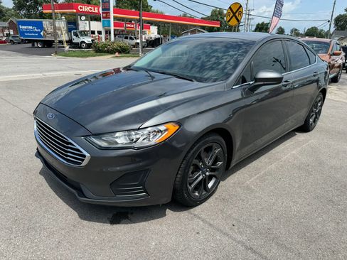 Used 2020 Ford Fusion SE FWD image 4