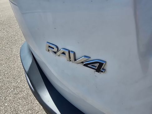 Used 2014 Toyota RAV4 Limited AWD/4WD image 10