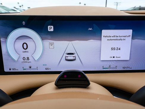 Used 2025 Genesis G80 2.5T image 25