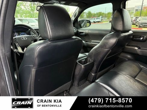 Used 2022 Toyota Tacoma TRD Off-Road w/ TRD Premium Off Road Package AWD/4WD image 27