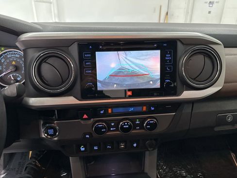 Used 2017 Toyota Tacoma Limited image 18