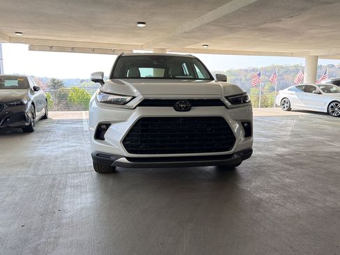 Used 2024 Toyota Grand Highlander Limited image 4