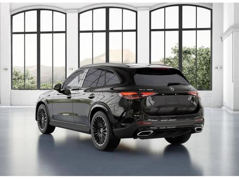 Used 2026 Mercedes-Benz GLC 300 4MATIC image 27