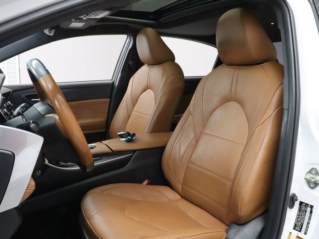 Used 2019 Toyota Avalon Limited w/ Advanced Safety Package FWD image 10