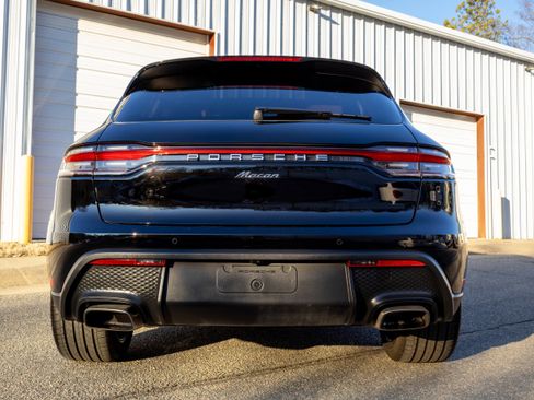 Certified 2025 Porsche Macan image 6
