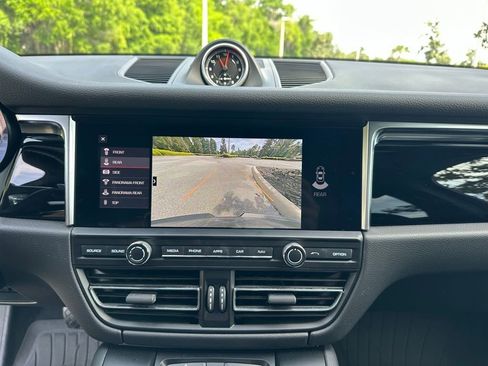 Certified 2020 Porsche Macan S AWD/4WD image 12