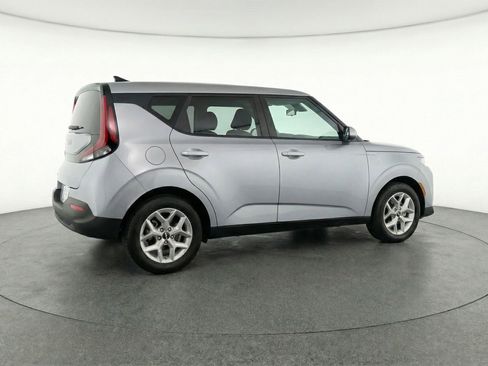 Used 2025 Kia Soul LX w/ LX Technology Package FWD image 9