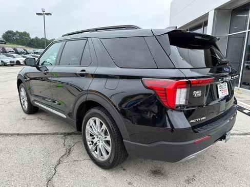 Used 2025 Ford Explorer Active w/ Active Comfort Package AWD/4WD image 5