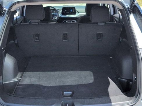 Used 2025 Chevrolet Blazer LT FWD image 28