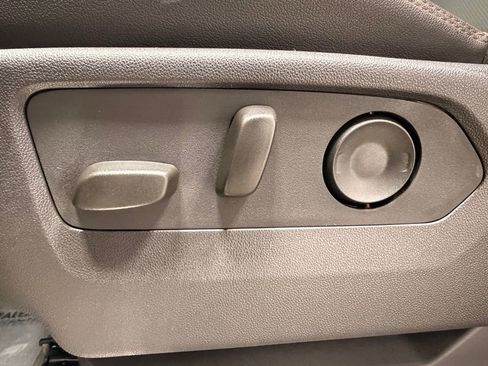 Used 2025 GMC Sierra 1500 AT4 w/ AT4 Premium Package image 30