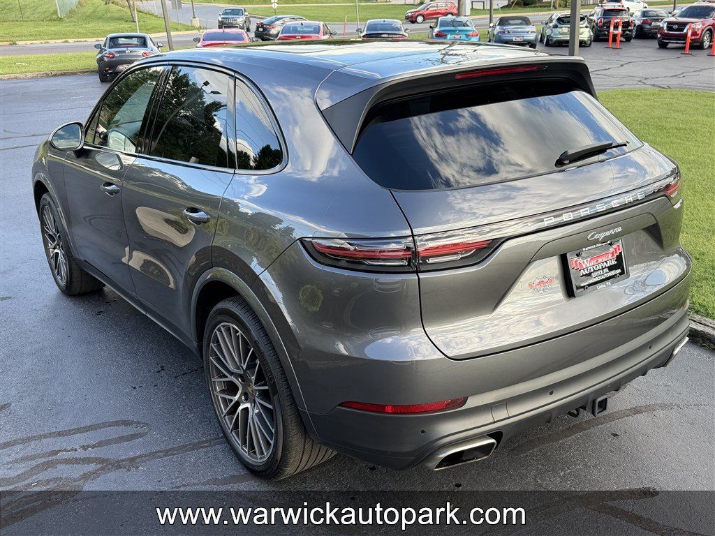 Used 2022 Porsche Cayenne AWD/4WD image 13
