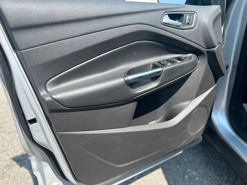 Used 2017 Ford Escape SE FWD image 10