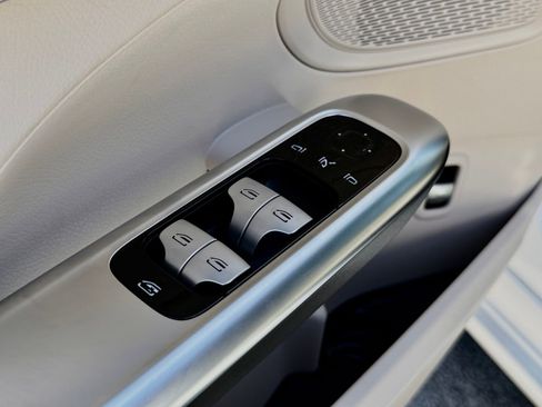 Used 2024 Mercedes-Benz C 300 Sedan image 25