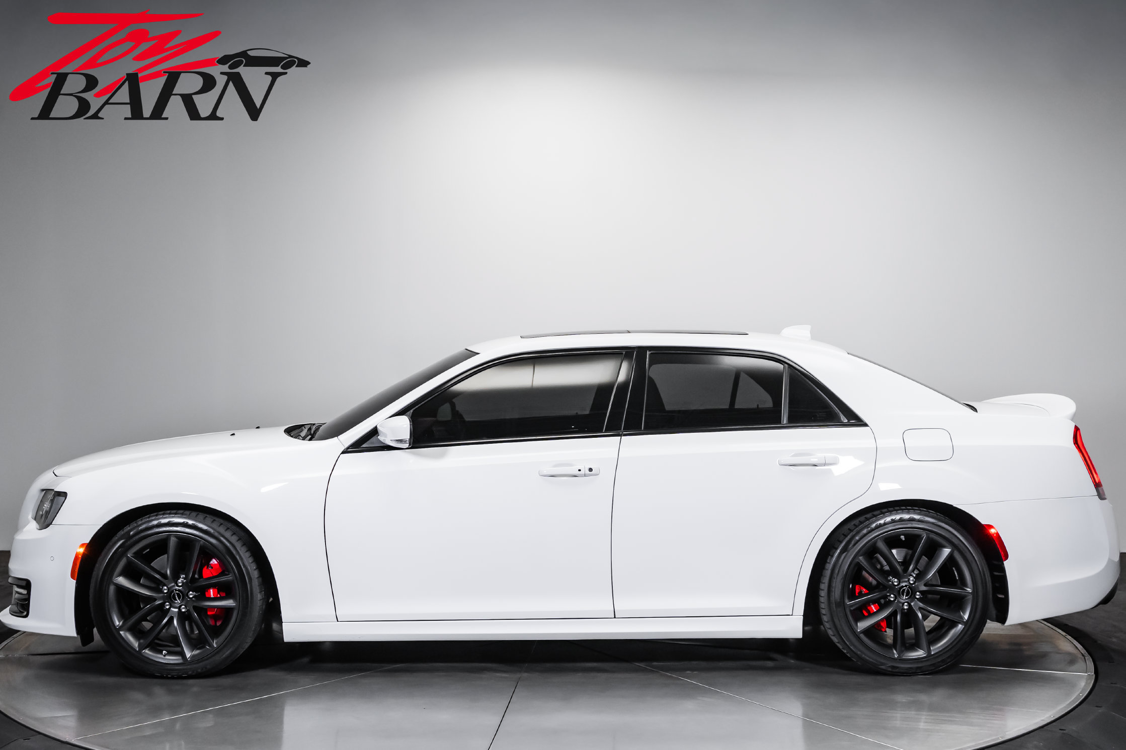 Used 2023 Chrysler 300 C RWD image 2