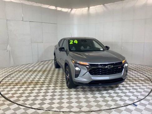 Used 2024 Chevrolet Trax RS w/ Driver Confidence Package FWD image 1