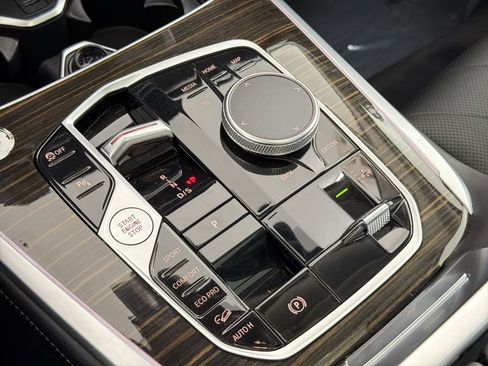 Used 2025 BMW X7 xDrive40i image 16