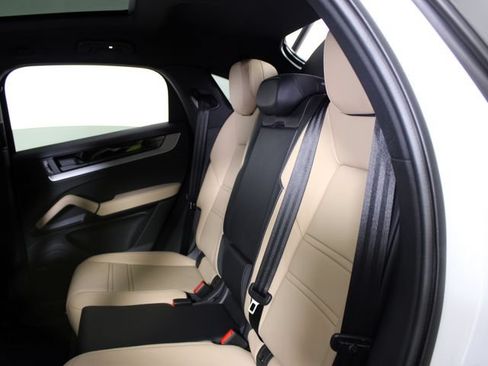 New 2026 Porsche Cayenne E-Hybrid Coupe AWD/4WD image 21