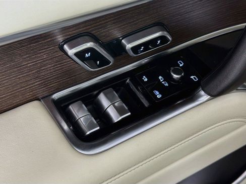 Certified 2023 Land Rover Range Rover SE AWD/4WD image 17
