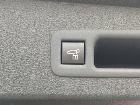Used 2025 Toyota Sienna XLE FWD image 15