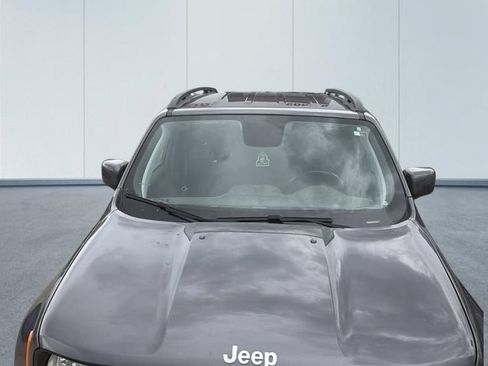 Used 2019 Jeep Renegade Latitude w/ Cold Weather Group AWD/4WD image 10