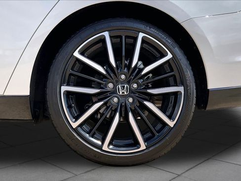 Used 2023 Honda Accord Touring image 11