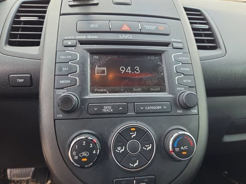 Used 2013 Kia Soul + w/ Audio Pkg FWD image 17