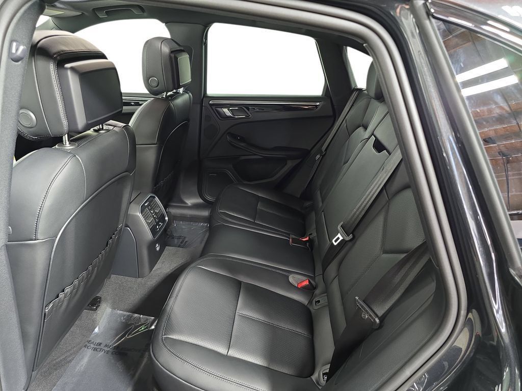 Certified 2026 Porsche Macan S AWD/4WD image 24